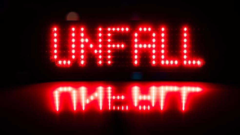 Die vier Pkw-Insassen wurden in ein Krankenhaus gebracht. Der VW Golf musste abgeschleppt werden. © Symbolfoto: dpa