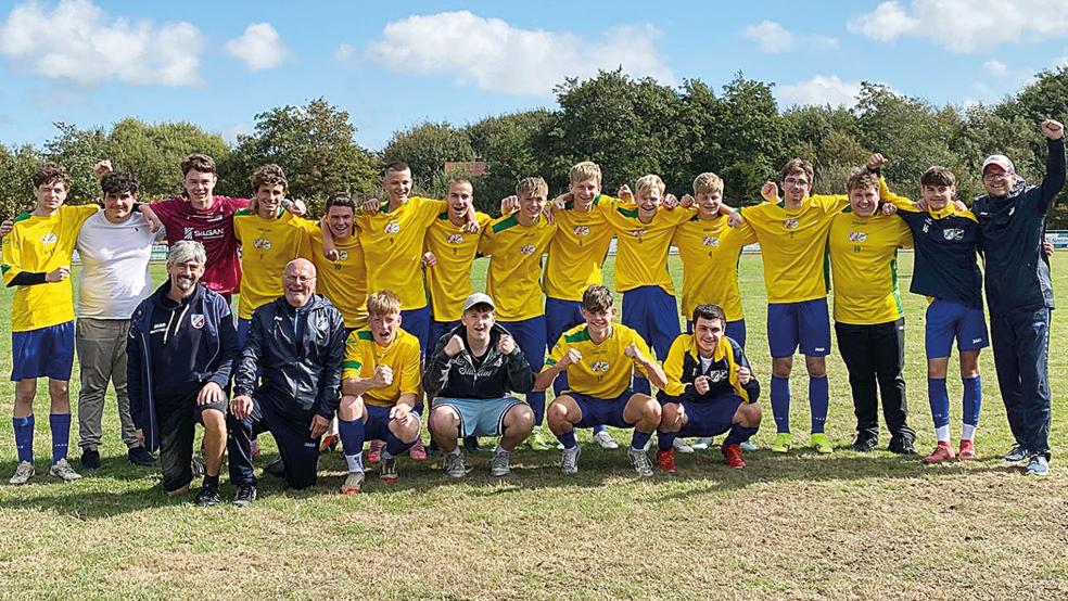 Das Foto zeigt die JSG Weener/Stapelmoor nach dem 7:0-Auswärtssieg auf Borkum.  © Foto: privat