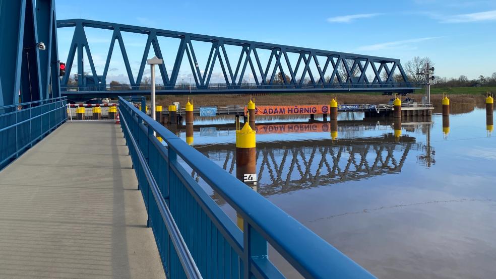 Von Mittwoch, 24. Dezember, bis Freitag, 26. Dezember, sowie von Mittwoch, 31. Dezember, bis Donnerstag, 1. Januar, kann der Geh- und Radweg der neuen Friesenbrücke von 8 bis 12 Uhr genutzt werden. © Foto: Hanken