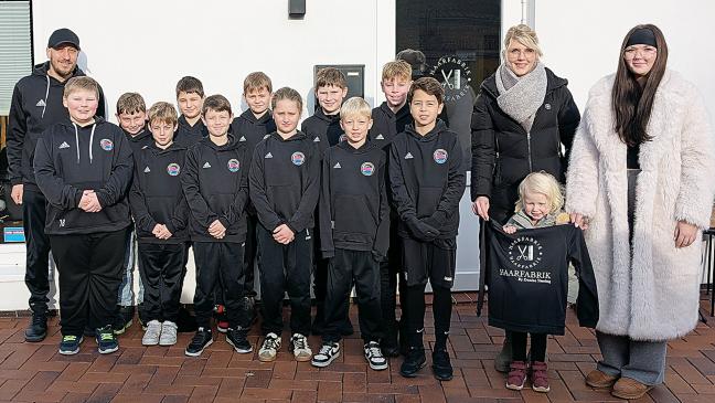 E-Junioren der JSG Ems-Dollart freuen sich über Pullover