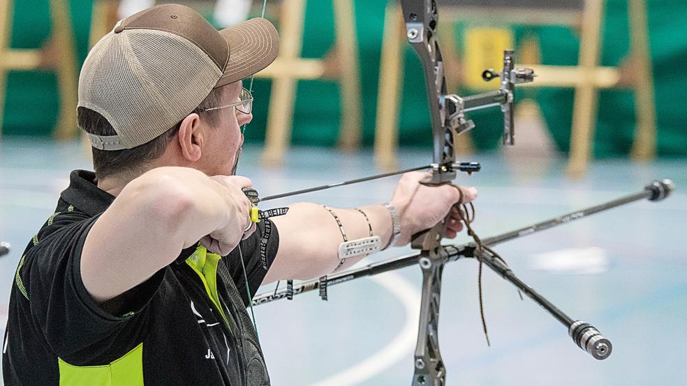 Präzisionsarbeit: Jascha Nieland trug zum Mannschaftssieg des SV Leer bei den Bezirksmeisterschaften in Norden bei.  © Foto: privat