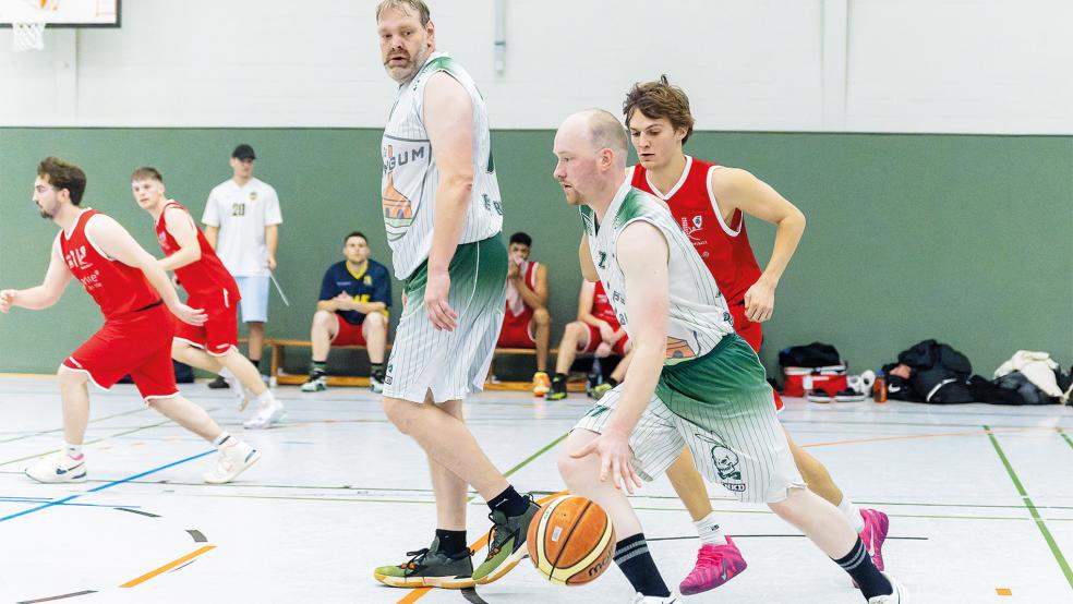 Die Basketballer des BSV Bingum zeigten gegen Oldenburg trotz zwischenzeitlicher Schwächephase eine stabile Leistung, die die Position in der Tabellenspitze sicherte.  © Foto: Jungeblut