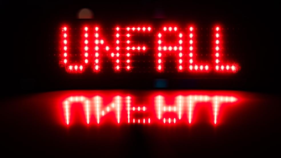 Auf dem Ostersteg in Leer wurde eine Radfahrerin von einem Pkw erfasst. © Symbolfoto: dpa