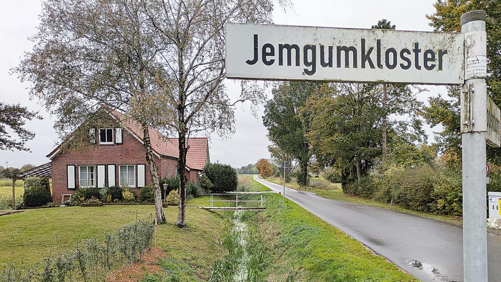 Im Zuge der Planungen zur Wasserstoff-Speicherung hat SEFE bereits einen denkmalgeschützten Gulfhof sowie das zugehörige Altenteil-Wohnhaus (Foto) erworben. Die Gesamtinvestitionen des Projekts werden auf eine mittlere dreistellige Millionensumme beziffert.  © Archivfoto: Szyska