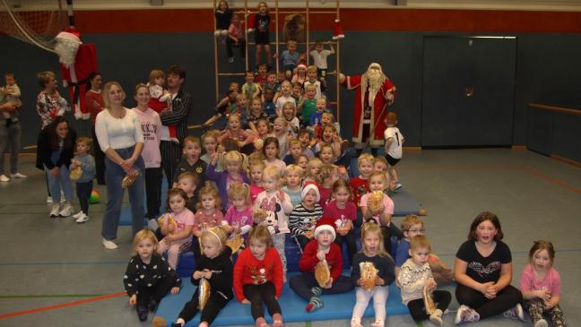 Weihnachtsturnen macht Bunder Kindern Spaß