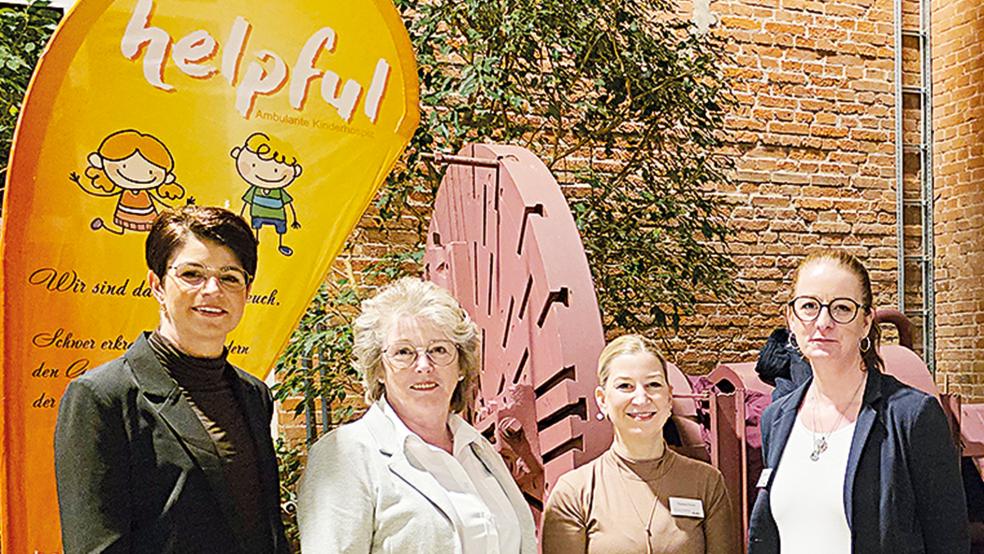 Die Vertreterinnen der bedachten Vereine freuten sich über den gelungenen Abend.  © Foto: Polizei