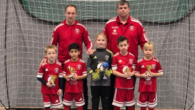 Bunder Nachwuchs glänzt in der Ferne