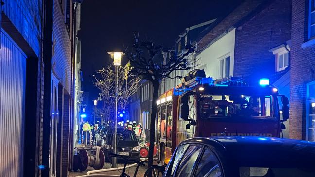 Feuer und Wasser machen Haus unbewohnbar