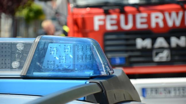 88-Jähriger fährt gegen Baum - schwer verletzt