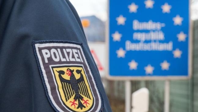 22-Jähriger mit Pistole und Schlagring erwischt