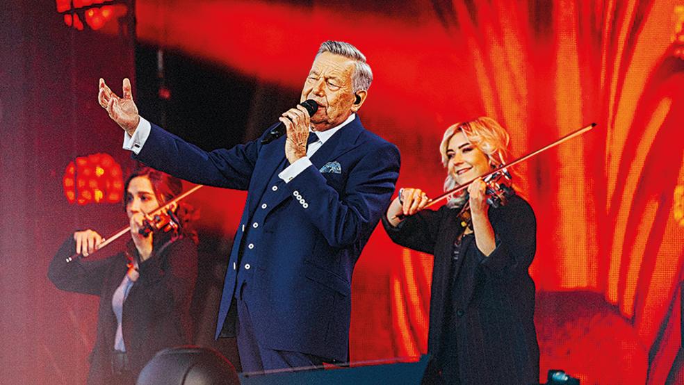 Der Kaiser gibt sich die Ehre: Schlagerkönig Roland Kaiser kommt im Juni nach Aurich. Es ist eines von vielen Konzerten und Shows, auf die sich Musikfans in der Region freuen können.  © Foto: privat
