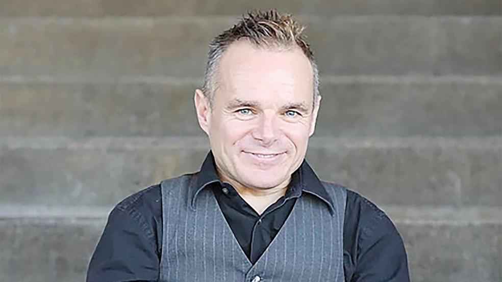 Der Schauspieler Peter Brownbill stammt aus Dortmund und lebt in Hinte bei Emden.  © Foto: Agentur