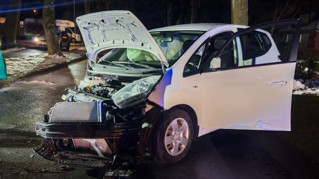 Öl droht nach Unfall in Kanalisation zu laufen