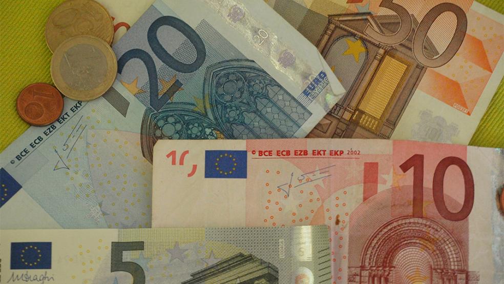 Es geht um eine Menge Geld. Der Landkreis Leer steckt tief in den roten Zahlen, fast 30 Millionen Euro fehlen zum Haushaltsausgleich, die Rücklagen sind aufgebraucht.  © Symbolbild: Archiv