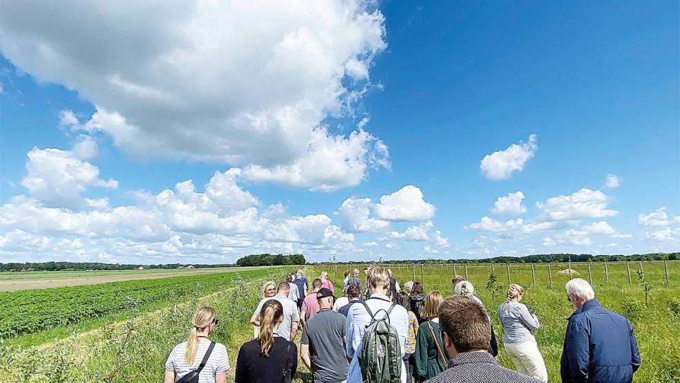 Leader-Exkursion in den Niederlanden. In Wessinghuizen besichtigten die Teilnehmer im vergangenen Sommer einen Lebensmittelwald, der gefördert wird. Jetzt stehen weitere Mittel für nachhaltige Projekte zur Verfügung.  © Archivfoto: Hanken
