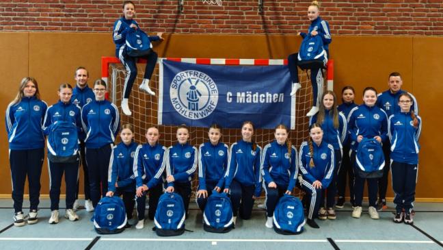 Uneigennütziges Sponsoring für Möhlenwarfs C-Juniorinnen