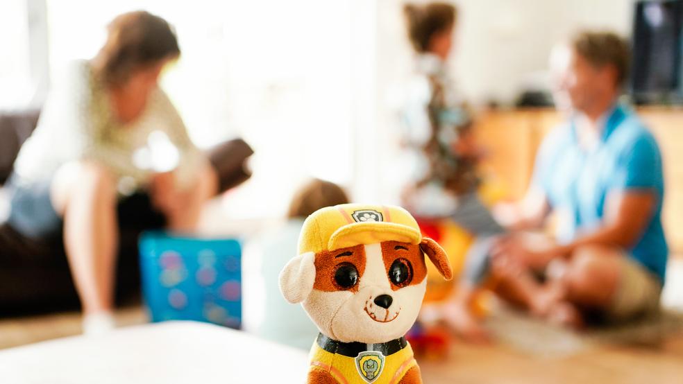 Vormünder übernehmen eine wichtige Rolle bei der Betreuung von Pflegekindern im Landkreis Leer.  © Symbolfoto: dpa/Anspach