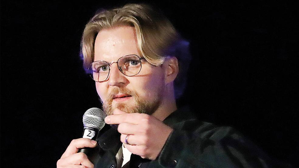 Der Möhlenwarfer Max Haß feierte auf der Bühne eine gelungene Premiere. © Ammermann