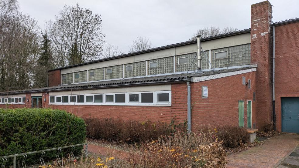 Der bauliche Zustand der in den 1960er Jahren errichteten Turnhalle zwischen dem Dörfergemeinschaftshaus und der Haupt- und Realschule wird schon lange beklagt. © Foto: Szyska