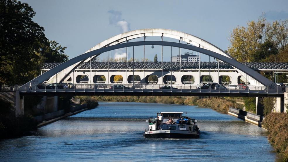 In der Binnenschifffahrt gehen die Frachtmengen derzeit zurück, deshalb wird eher zurückhaltend investiert, so die Ostfriesische Volksbank.  © Foto: privat