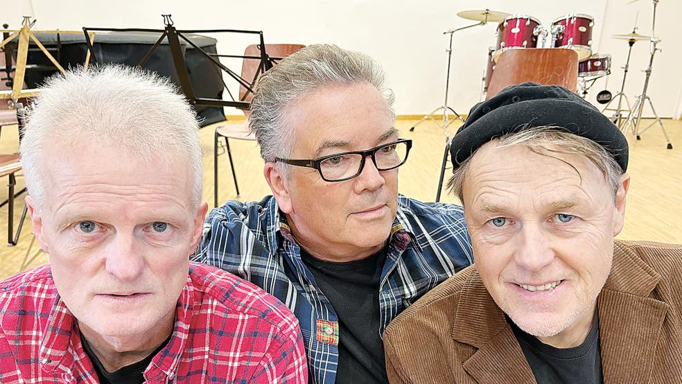 Andreas Bahlmann, Iko Andrae und Eckhart Hartjes stellen am 24. Januar ihr »Grenzgänger«-Projekt in Jemgum vor.  © Foto: privat