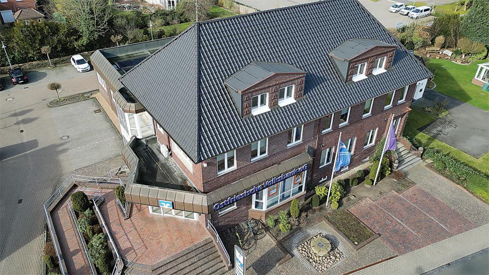 Die Arbeiten in diesem Gebäude der OVB, der ehemaligen Raiffeisenbank in Ihrhove, sind so gut wie abgeschlossen.  © Foto: OVB