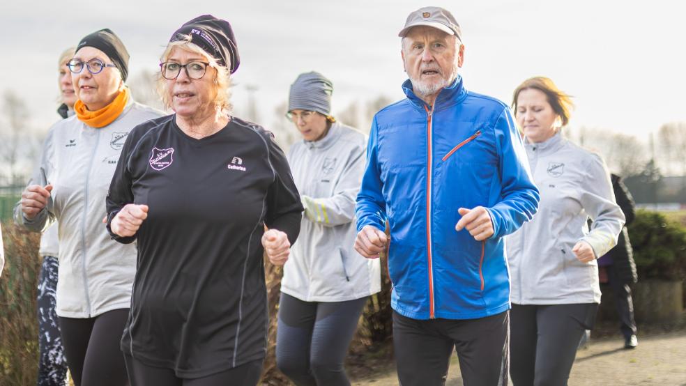 Unter den 125 Läuferinnen und Läufern waren auch wieder viele Mitglieder der Laufgemeinschaft des SV Teutonia Stapelmoor. © Jungeblut
