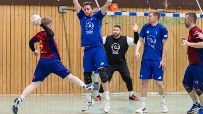 Holthusen bleibt auch nach Derby perfekt