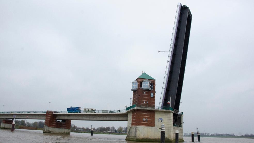 Den ganzen Tag über wird die Jann-Berghaus-Brücke morgen aufgeklappt sein. © Hanken (Archiv)