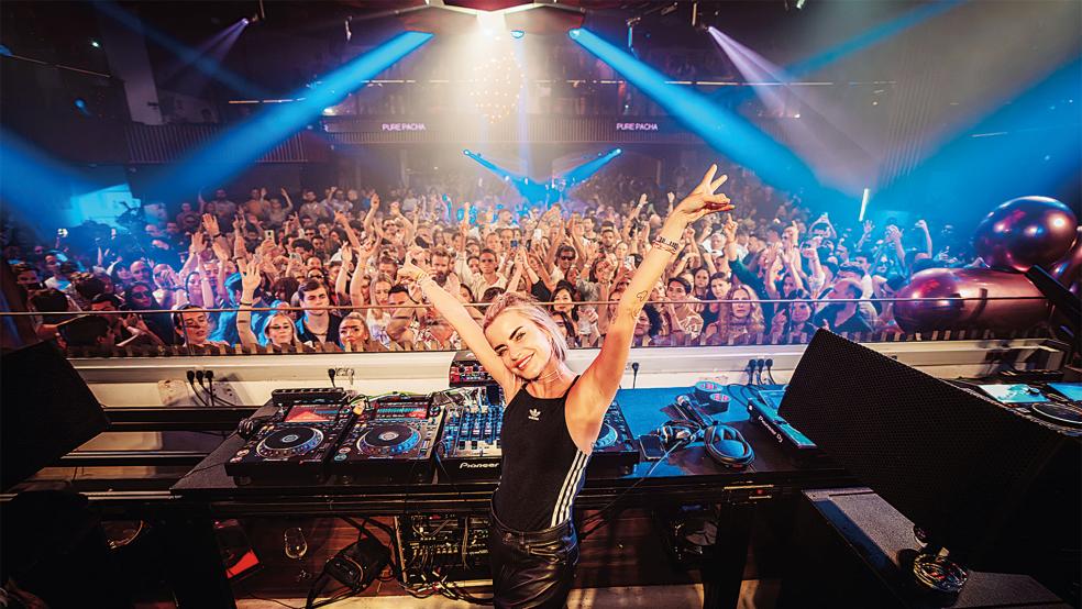 Die DJane Lovra tritt in diesem Jahr beim White Sands Festival auf Norderney auf.  © Foto: Agentur 