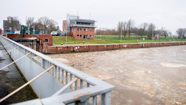 Mehrere Sportboote durch Sog und Wellenschlag beschädigt