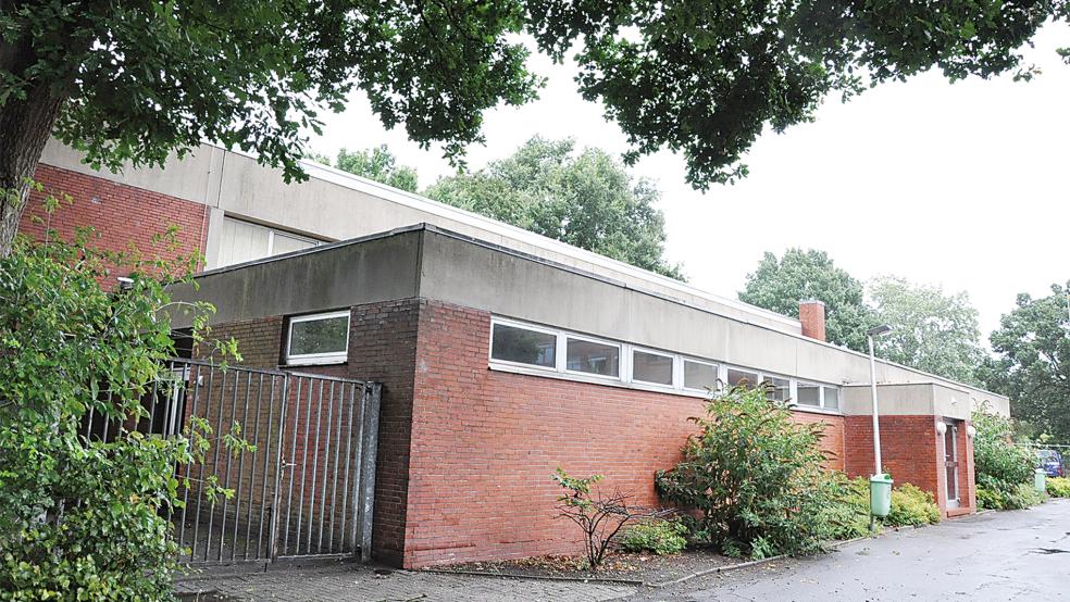 Der Abriss der Turnhalle an der Wiesenstraße in Weener wurde aufgeschoben.  © Foto: RZ-Archiv