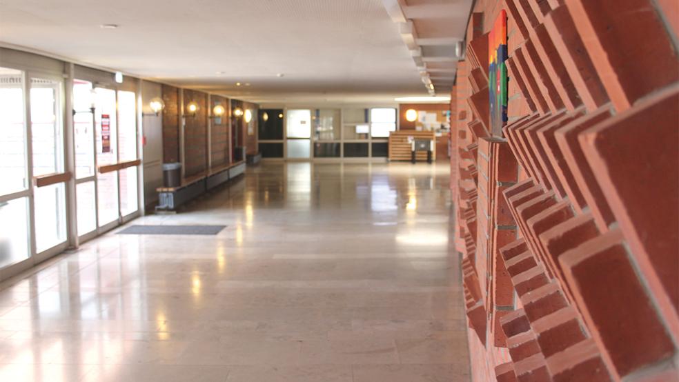 Die Pausenhalle in Gebäude 1 der Oberschule Weener wird umfassend saniert.  © Foto: Busemann/Archiv 