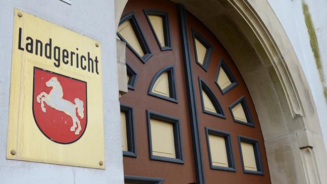 Tatmesser lag unterm Sofa