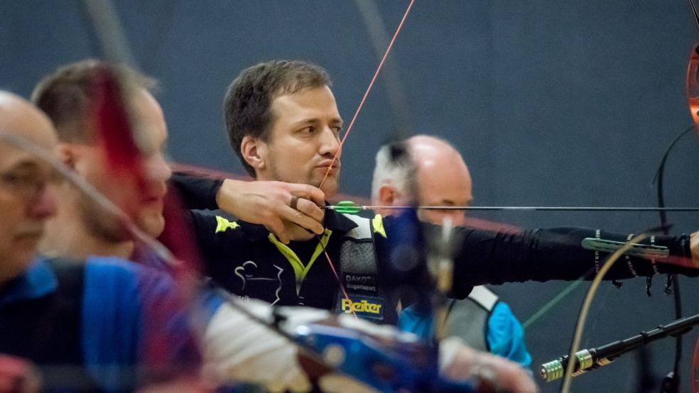 Henrik Elsasser und der Schützenverein Leer konnten beim Heimspieltag in der Pastorenkamp-Halle drei von sieben Spielen für sich entscheiden. © privat