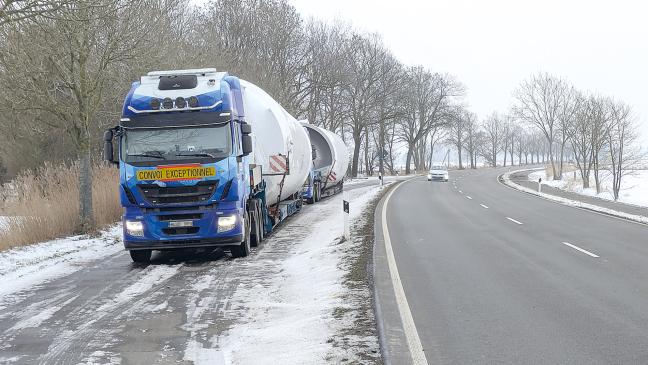 Stillgelegte Lkw bei Weener im Wartestand