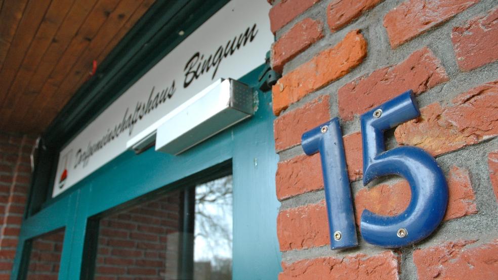 Im Dorfgemeinschaftshaus in Bingum soll nach dem Ende der Theateraufführungen der Abbruch der Toilettenanlagen starten. © Archivfoto: Szyska