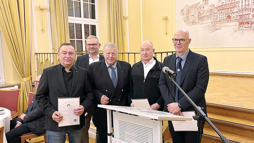 Die Vorstandsmitglieder des Nautischen Vereins wurden im Amt bestätigt.  © Foto: privat