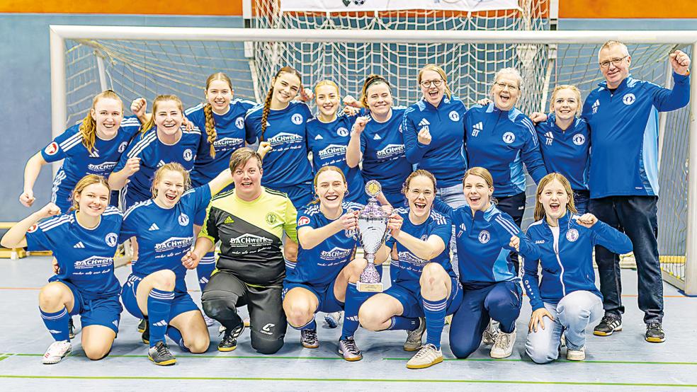 Die Sportfreunde Möhlenwarf gewannen den Ladies’ Wintercup in Bunde.  © Fotos: Jungeblut