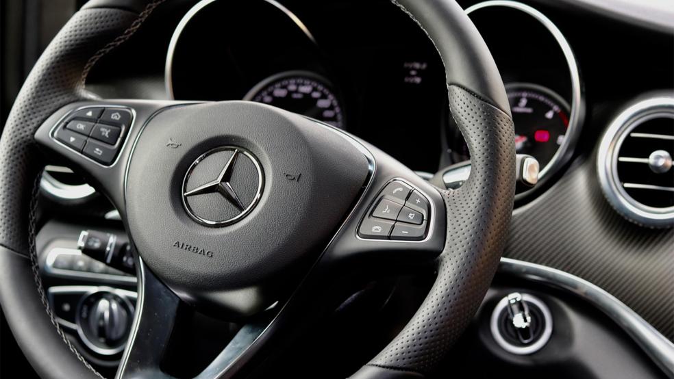 Fast 150.000 Euro kostete ein Mercedes, der bald nach der Erstzulassung im Ausland verschwand. Jetzt beschäftigte sich das Landgericht Aurich mit diesem Fall.  © Foto: Pixabay