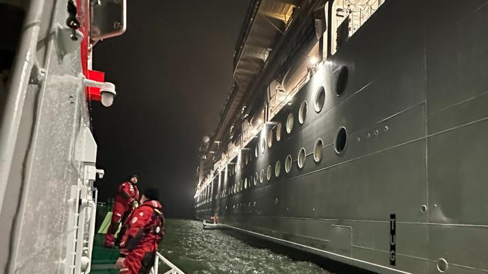 Notfall nahe Langeoog: Seenotretter bringen Passagierin an Land