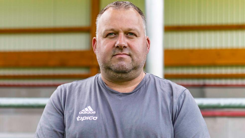 Uwe Reemtsema, Trainer von Stapelmoor II, war mit dem ersten Test seines Teams sehr zufrieden. © Jungeblut