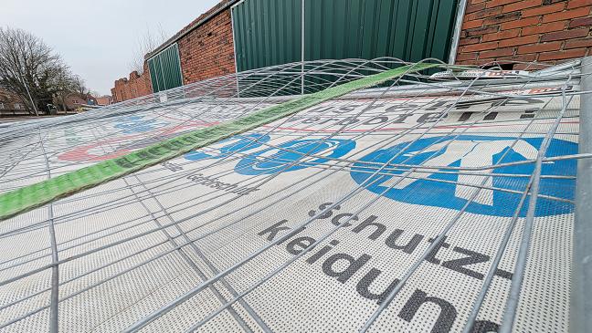 Abbruch-Spezialisten bereiten Ruinen-Räumung vor