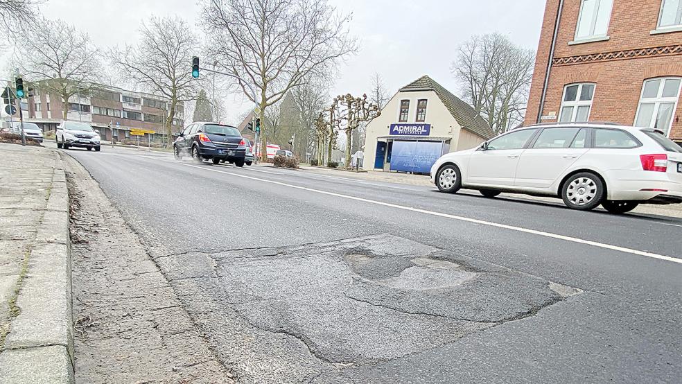 Die marode Risiusstraße in Weener soll in diesem Jahr saniert werden.  © Foto: Hanken