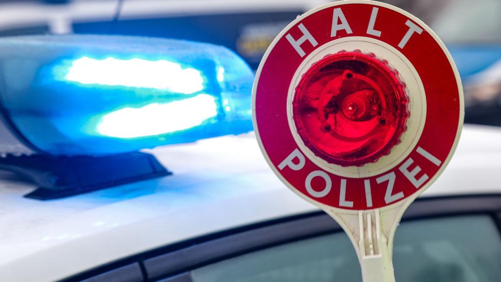 Die Polizei hat in Bunde eine Autofahrerin kontrolliert, die unter Drogen am Steuer saß. Sie musste ihren Wagen stehen lassen. © dpa