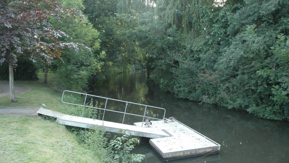 Bislang gibt es keine direkte Wegeverbindung von der Oberfletmer Straße über das Sieltief zum Wierde-Park. © Archivfoto: Szyska