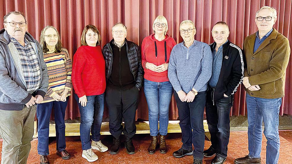 Der neu gewählte Vorstand des SPD-Ortsvereins Möhlenwarf (von links): Richard Bloem, Eike Müller, Heike Cassens, Wilfried Hoffbauer, Sigrid Smit, Hans-Ludwig Timmer, Garrelt Janssen und Helmut Geuken.  © Foto: privat