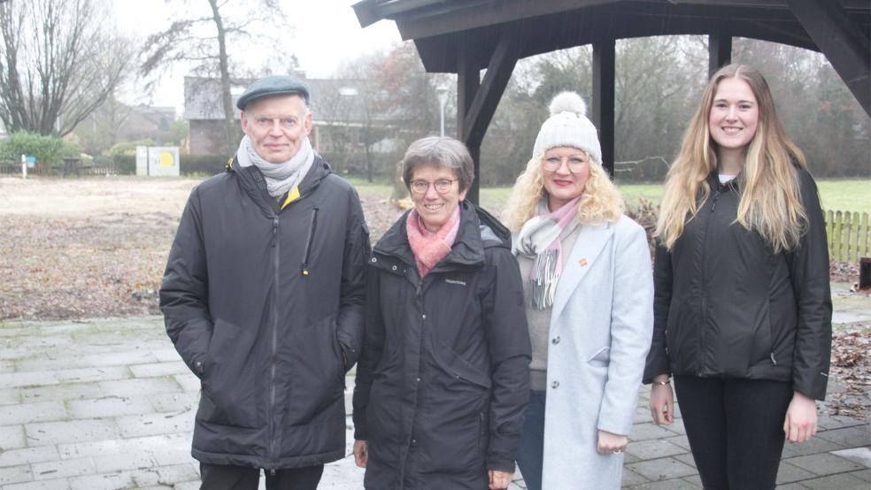Das Kirchborgumer »DGH-Team« setzte sich unermüdlich für das neue Dorfgemeinschaftshaus ein. Das Foto zeigt (von links) Rainer Walleck, Pastorin Gretchen Ihmels-Albe, die »Wi an’t Diek«-Vorsitzende Elke Fresemann und Kirsten Schüür. Es fehlen Okko Albe und Reijo Ruiter. Busemann © Foto: 