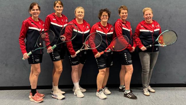 Neues Outfit für Tennis-Damen aus Weener und Bunde 