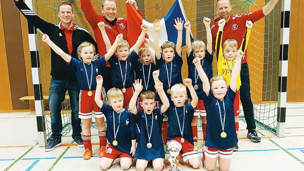 Die G-Jugend des TV Bunde ging bei der Mini-WM als Frankreich an den Start und holte sich den Titel.  © Foto: privat